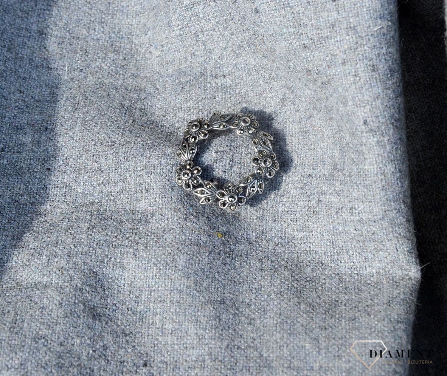 Srebrna broszka wianek z markazytami BR 310.jpg